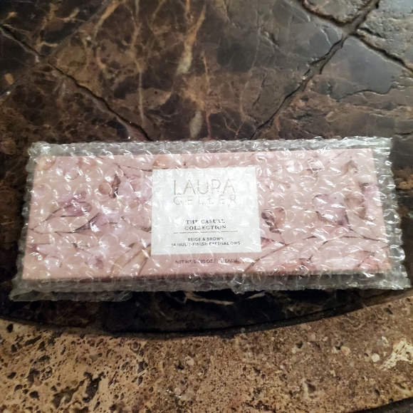 Laura Geller The Casual Collection Multi-Finish Eyeshadows NEW IN PACKAGE - Picture 5 of 6